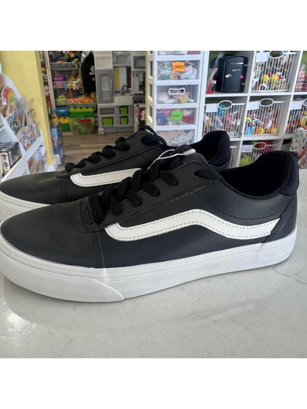 Vans black leather old skool trainers w size 9 men’s 7.5? Iconic black w white